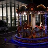 週末の金曜から日曜まで運用されるメリーゴーランド