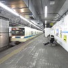 世田谷代田駅の仮設ホーム。複々線化に伴い使用を中止する。