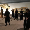 刀を扱う心構えからしっかりと教え込まれる。羽田空港で「究極のインスタ映え」？「SAMURAI FILM」で本物のスタントマンとアクション体験はいかが？