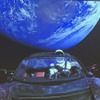 テスラの大型ロケット、打ち上げ成功…EVスポーツカーが宇宙空間へ