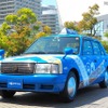 サービス開始を記念して4月19日から5月18日までの間、横浜市内を走る特別仕様の「タクベルカー」。DeNAでは、豪華特典を用意したキャンペーンも実施する