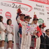 表彰式。中央左から2位の関口、優勝の山本、3位の野尻。