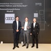 「2018自動車イノベーションアワード」の授賞式に出席したアウディの技術開発担当、ピーター・メルテンス取締役（中央）