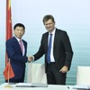 合弁契約を締結した中国の長城汽車とBMWグループの首脳