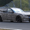 BMW最強の直4搭載へ…3シリーズ 新型、「ツーリング」の高速テストを目撃