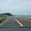 島根・大田付近の国道9号線を走行中。夏の日本海の淡い青が素敵だった。