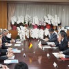 世耕経済産業大臣は10月30日、アルトマイヤー独連邦経済エネルギー大臣が会談して「経済政策及び経済協力に関する日独共同声明」に署名