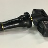 バスクが発売したタイヤ空気圧モニタリングシステムの新製品「エアセーフ AS-SV2」（センサー部分）