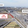 新しい車両基地に隣接する南伊予駅。駅は基地の中央付近に位置する。