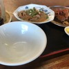 ついつい勢いがついてしまって、ごはんを食べ進めるペースが狂う。お代わりをしてしまった。「そりゃ新米だから。美味しいよね。」とご主人が教えてくれた。恵みの秋に感謝。