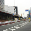 新御堂筋を走るクルマのなかからみえる北大阪急行延伸工事
