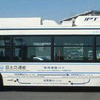 非接触で充電するハイブリッドバス、羽田空港で運行