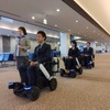 自動で追従する電動車いす　ANAが成田空港で実証実験を実施へ