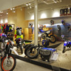 ヤマハ直営店「YZONE」。コンセプトごとにバイクが展示されている