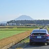 熊本の人吉から錦江湾奥部に出る山岳ルートで鹿児島入り。森を抜け、桜島が見えたところで記念撮影。