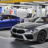 BMW M8 クーペ の量産第一号車とBMW M8 カブリオレ の量産第一号車