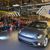 VWメキシコ工場で最後のザ・ビートルがロールアウト（7月10日）