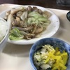 ちなみに、鶏皮塩焼定食これも開店当初から変わらない味なのだそうだ。鶏皮を玉ねぎやキャベツなどと一緒に塩味で炒めているので、野菜の甘みとのコントラストが引き立つ。