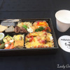 イタリアンなお弁当。スイーツタイムはティラミスとコーヒー。コースターもこだわりあり。オシャレです。