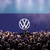 VWが新しいロゴを発表、電動化やコネクトを象徴…フランクフルトモーターショー2019