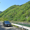 熊本南部の大河、球磨川のほとりを行く。対岸は国道218号線。こちらは旧国道。