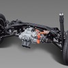 トヨタ・ヤリス新型ダブルウィッシュボーンのリヤサスペンション＆E-Fourモーター