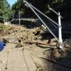 架線柱が倒壊している阿武隈急行線の被災現場。
