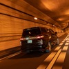 字光式ナンバープレート用LED照明器具「R-ray」はトンネルなどでも非常に視認性が高い