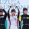 スーパーFJ日本一決定戦表彰式。左から2位の澤龍之介、優勝した岩佐歩夢、3位の入山翔