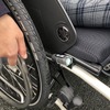 ヤマハの電動アシスト車いす「JWスウィング」の電源ボタン