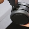 ホイールも室内での使用、集合住宅などでの使用を考慮して静粛性を高めている。(東京オートサロン2020)