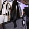 オートサロンで人気のアイテムだというバッグ。
