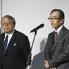 タカラトミー 代表取締役社長の小島一洋さん（右）、テレビ大阪 代表取締役社長の田中信行さん（左）
