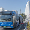 国産初のハイブリッド連節バス「BAYSIDE BLUE」が横浜でデビュー［動画］