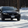 北海道の雪深いコースをボルボV60CCでテストドライブ