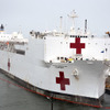 米海軍病院船コンフォート (3月25日、ノーフォーク)