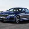 BMW 5シリーズ 欧州向け改良新型にPHV、最大出力292hpに向上…燃費は58.8km/リットル