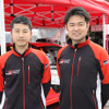 TOYOTA Gazoo Racingチーム安藤裕一さん（右）とドライバーの眞貝知志さん（左）