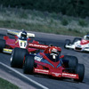 1978年F1スウェーデンGP、ニキ・ラウダのブラバムBT46Bがカルロス・ロイテマンのフェラーリ312T3をリードする。