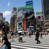 横断歩道を渡る人たち（イメージ）Photo by Takashi Aoyama/Getty Images News/ゲッティイメージズ