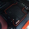 フロアカーペットマット（各2万8600円）