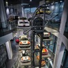 モータースポーツの名車を巨大な循環式リフトに乗せて常設展示（アウディ自動車博物館「アウディ・ミュージアム・モバイル」）