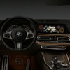 BMWの車載ディスプレイに配信される新年を祝うアニメーション