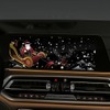 BMWの車載ディスプレイに配信されるクリスマスを祝うアニメーション