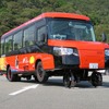 青・緑・赤の3両が導入される阿佐海岸鉄道のDMV。写真は赤のDMV-3号で「阿佐海岸維新」という愛称が付けられている。