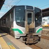 一ノ関駅に停車中のE721系。途中、石越と小牛田のみに停車する、一ノ関~仙台間の臨時快速に充当されている模様。一ノ関以北の臨時快速は、途中、水沢・北上・花巻に停車。