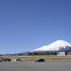 広い駐車場を使ってのパイロンスラローム走行