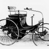 1889年、ダイムラー製ガソリンエンジンを搭載した四輪自動車「Type 2」を製造