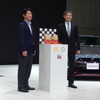 日本マクドナルドの元浜氏(向かって左)と日産チーフ・プロダクト・スペシャリストの田村宏志氏
