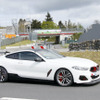 BMW M8をベースとした謎の開発車両（スクープ写真）